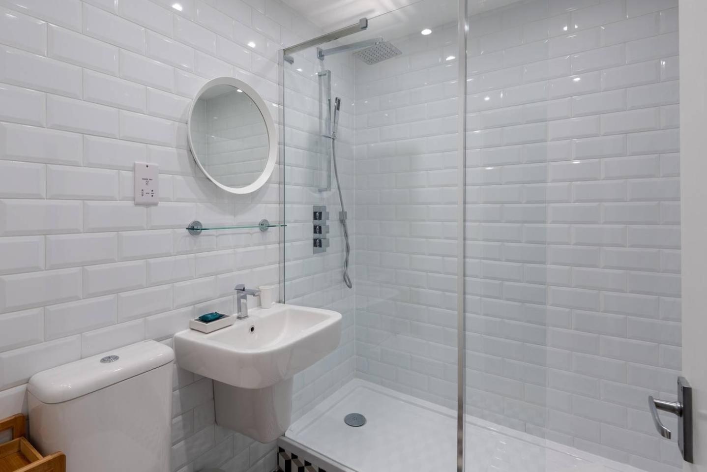 ロンドンGuestready - 1Br Flat Ideally Located In Zone 2 Fits 3アパートメント エクステリア 写真